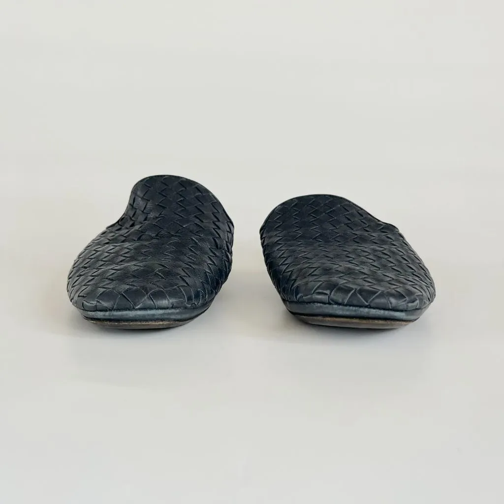 Bottega Veneta navy blue Intrecciato Leather Fiandra Flat Mules. 40