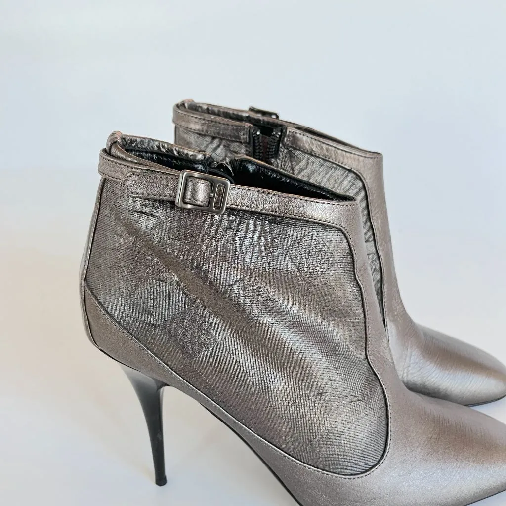 Burberry silver leather heeled boots, 41