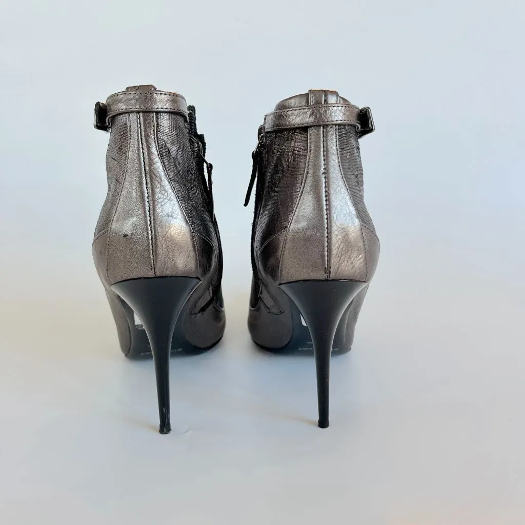 Burberry silver leather heeled boots, 41
