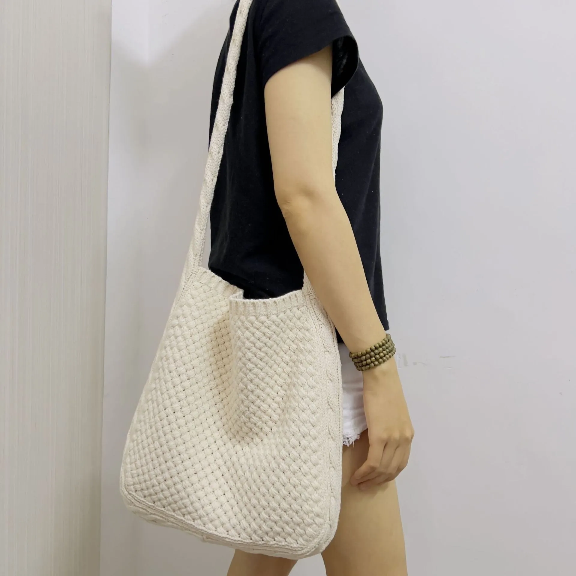 Chic Crochet Crossbody Bags: Sustainable Style on the Move