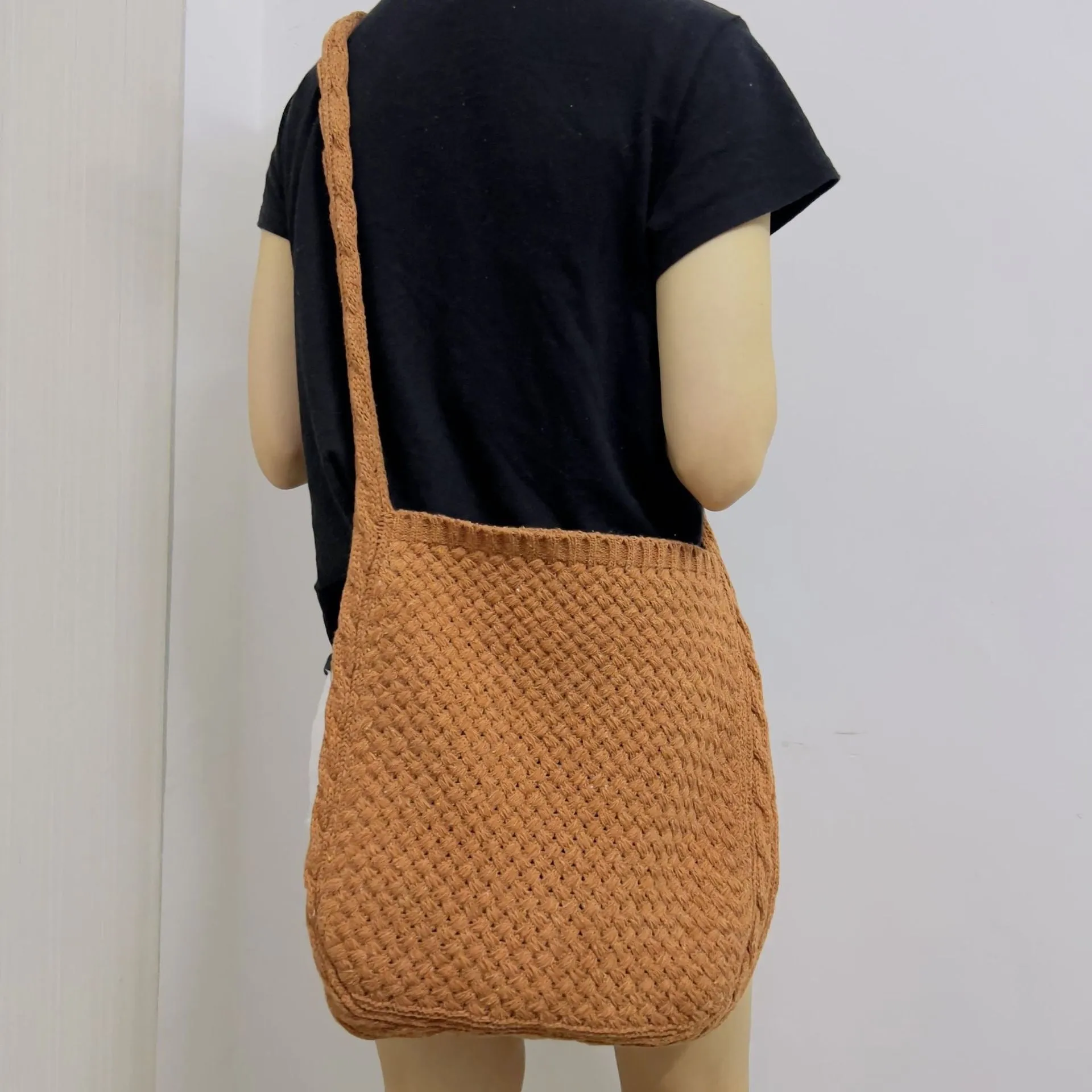 Chic Crochet Crossbody Bags: Sustainable Style on the Move