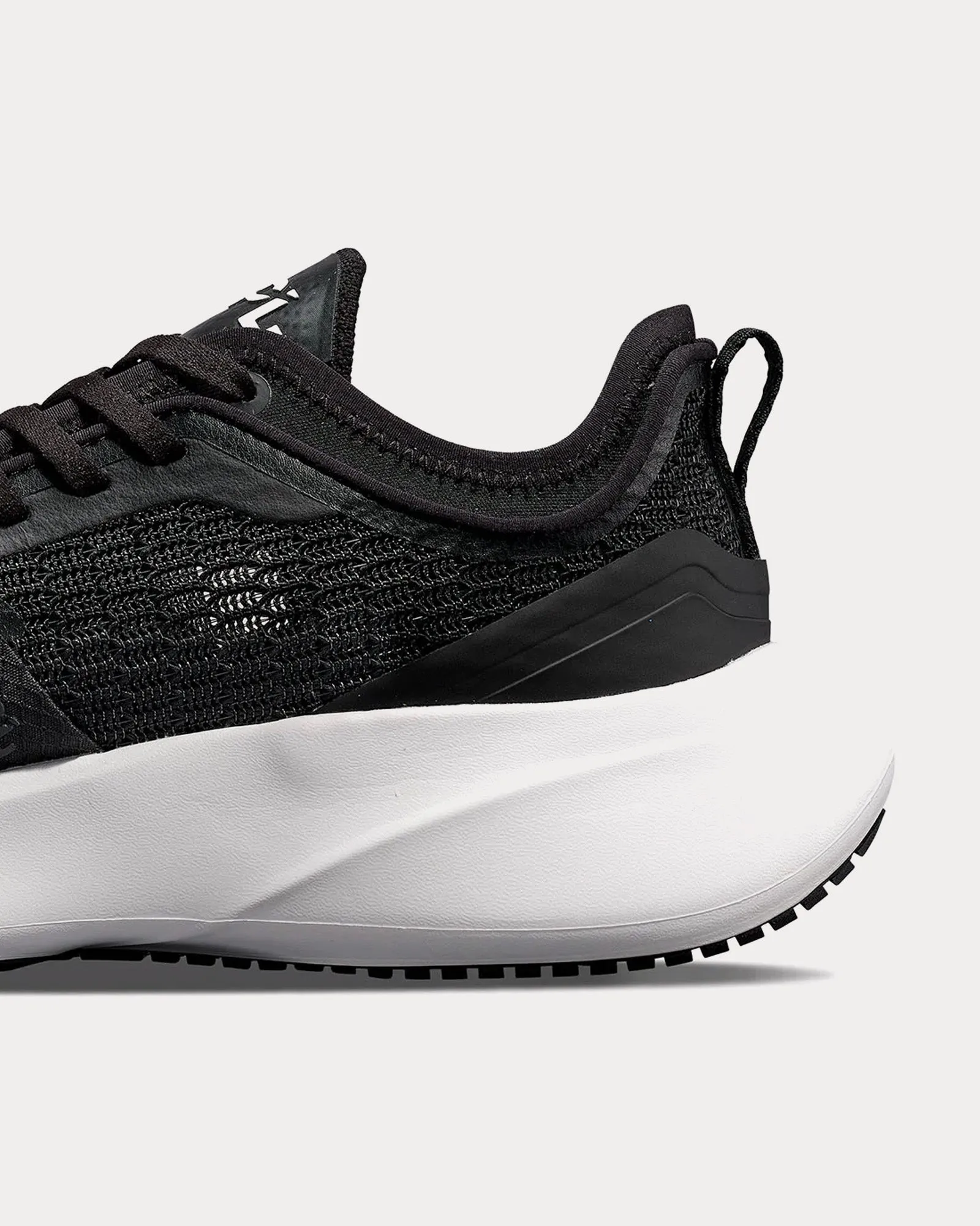 Euphoria Black / White Running Shoes