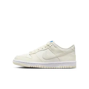 KIDS NIKE DUNK LOW SE GS (SAIL/SAIL/WHITE/GAME ROYAL)