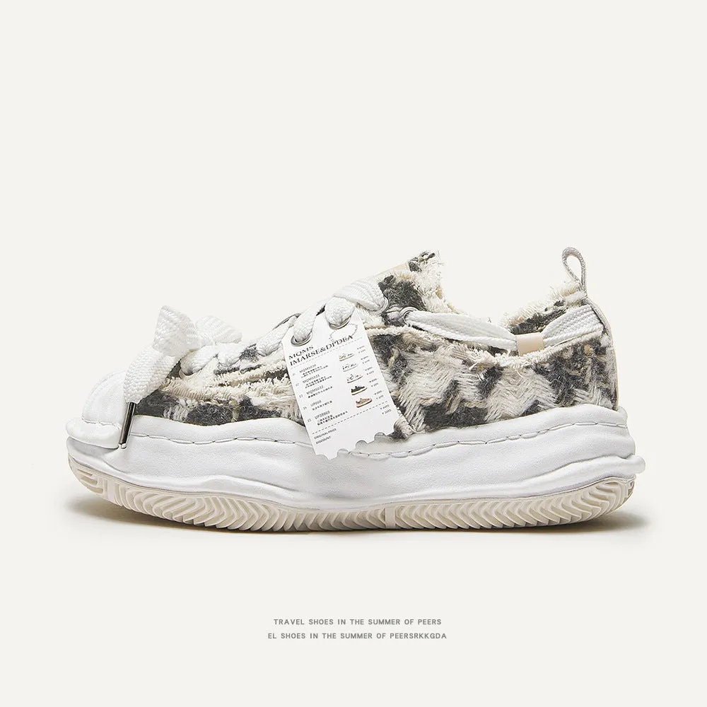M031 - Axis Sneakers