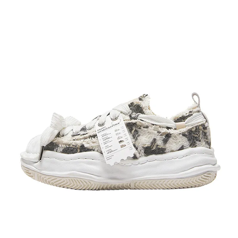 M031 - Axis Sneakers