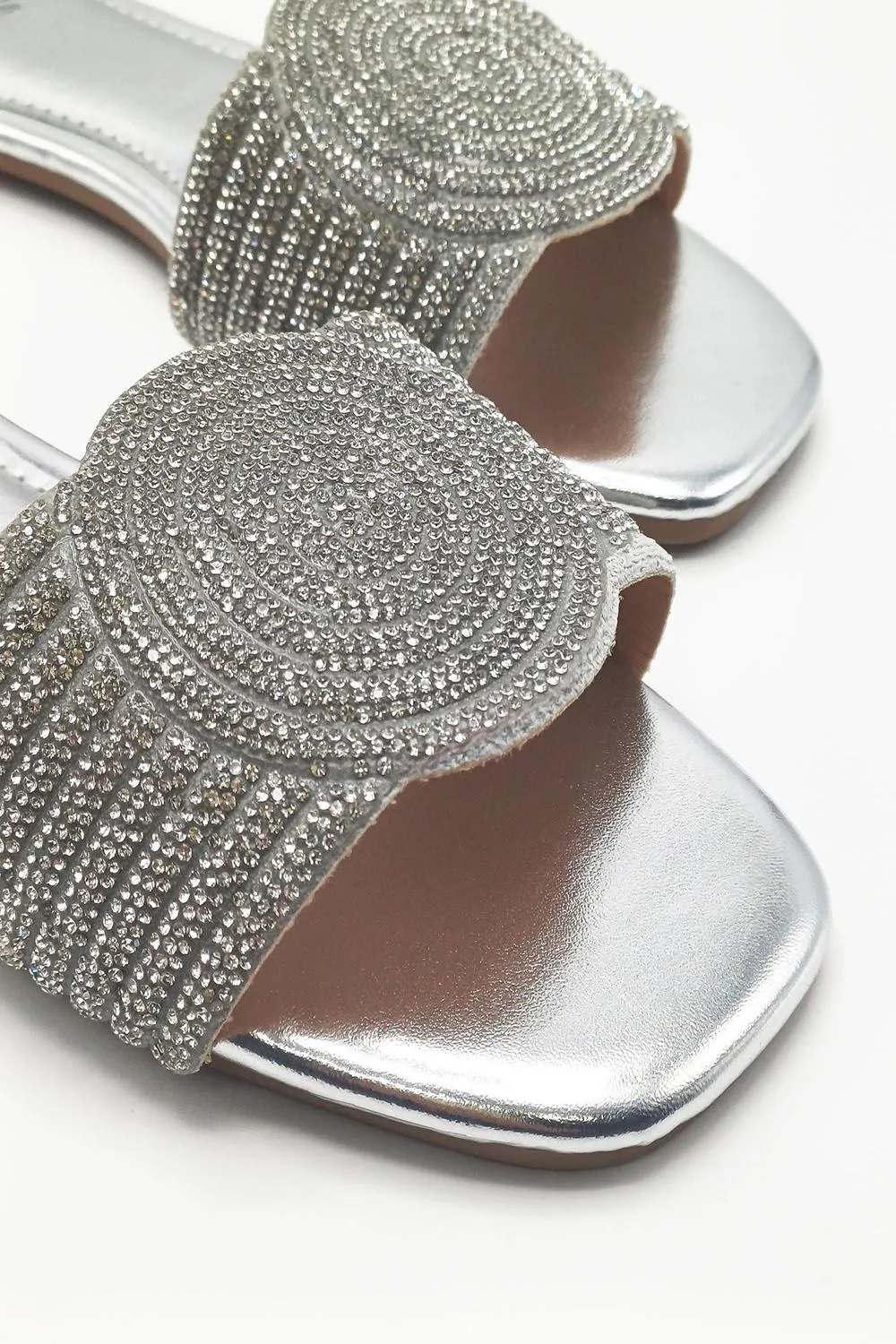 Nala Circle Detail Diamante Band Sliders in Silver