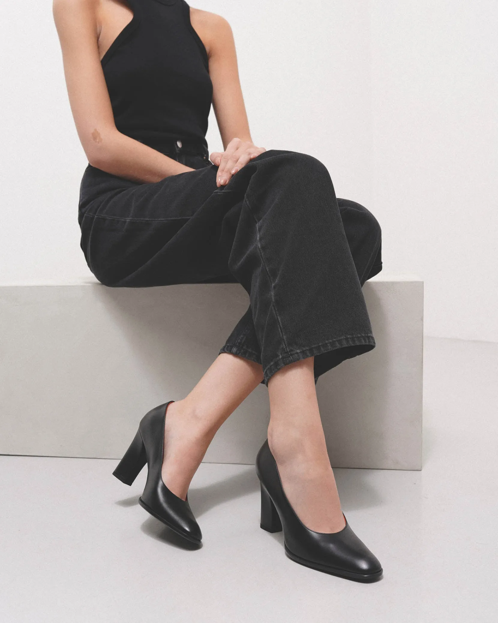 Olivia black leather pumps