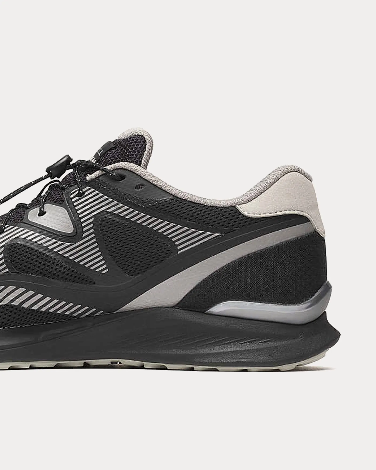 Skyquest Trek Black / Silver Low Top Sneakers