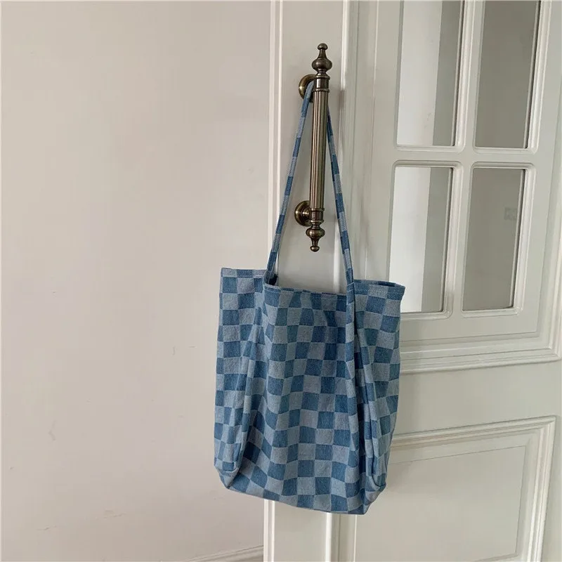 The Ultimate Casual Accessory: Our Versatile Denim Shoulder Bag